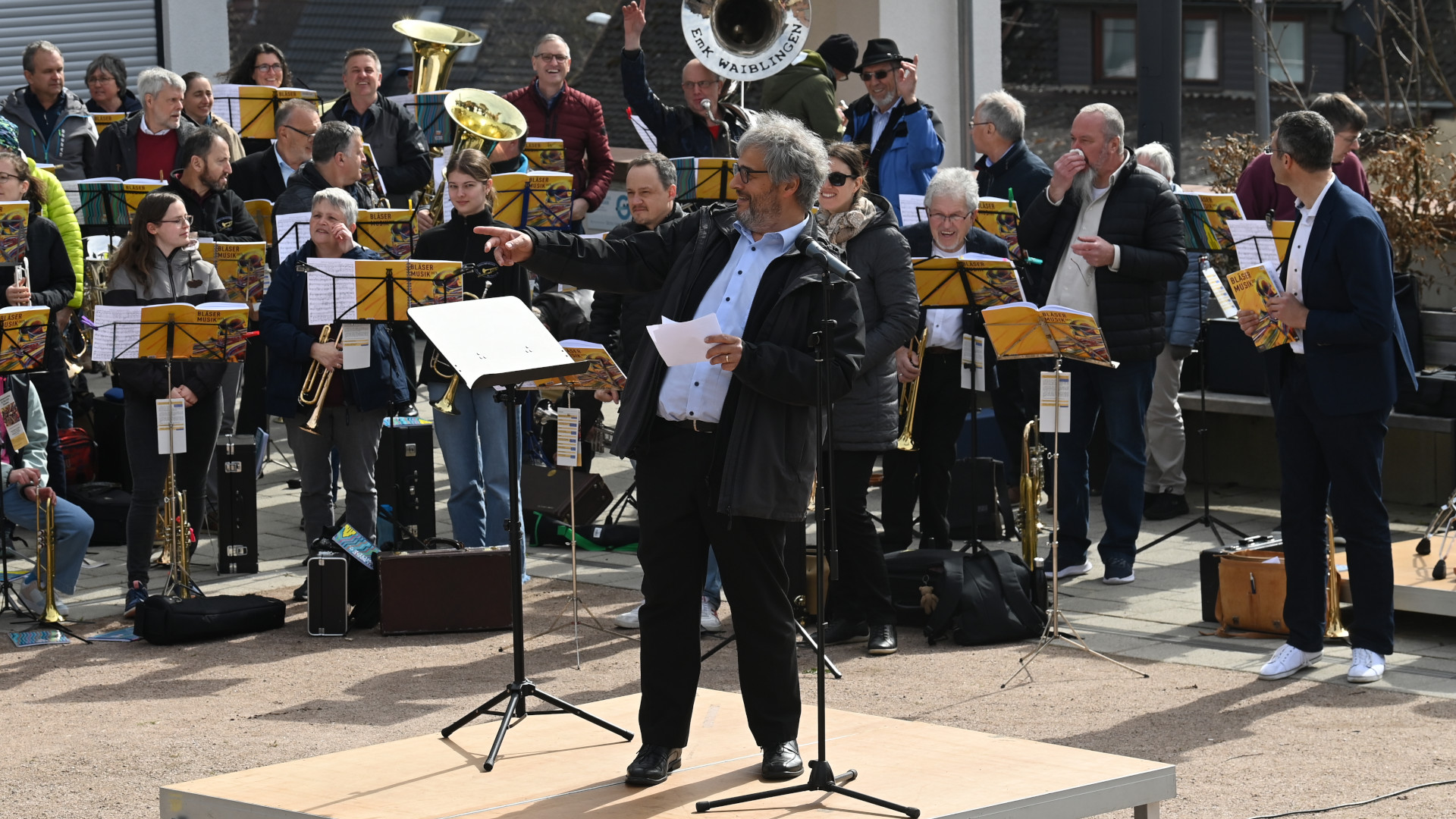Rainer Burger, Posaunenchorleiter in Wimsheim, führte durchs Programm der Schlussfeier