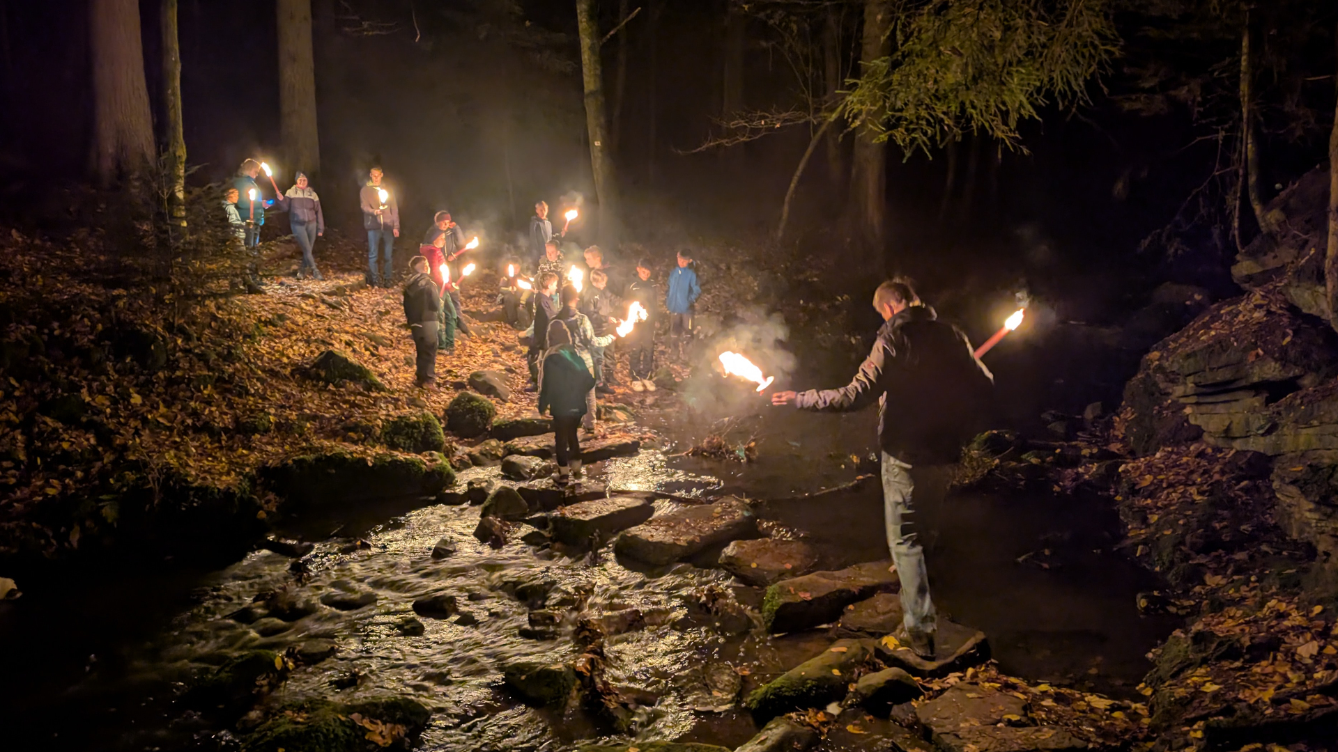 Nachtwanderung mit Fackeln im Monbachtal