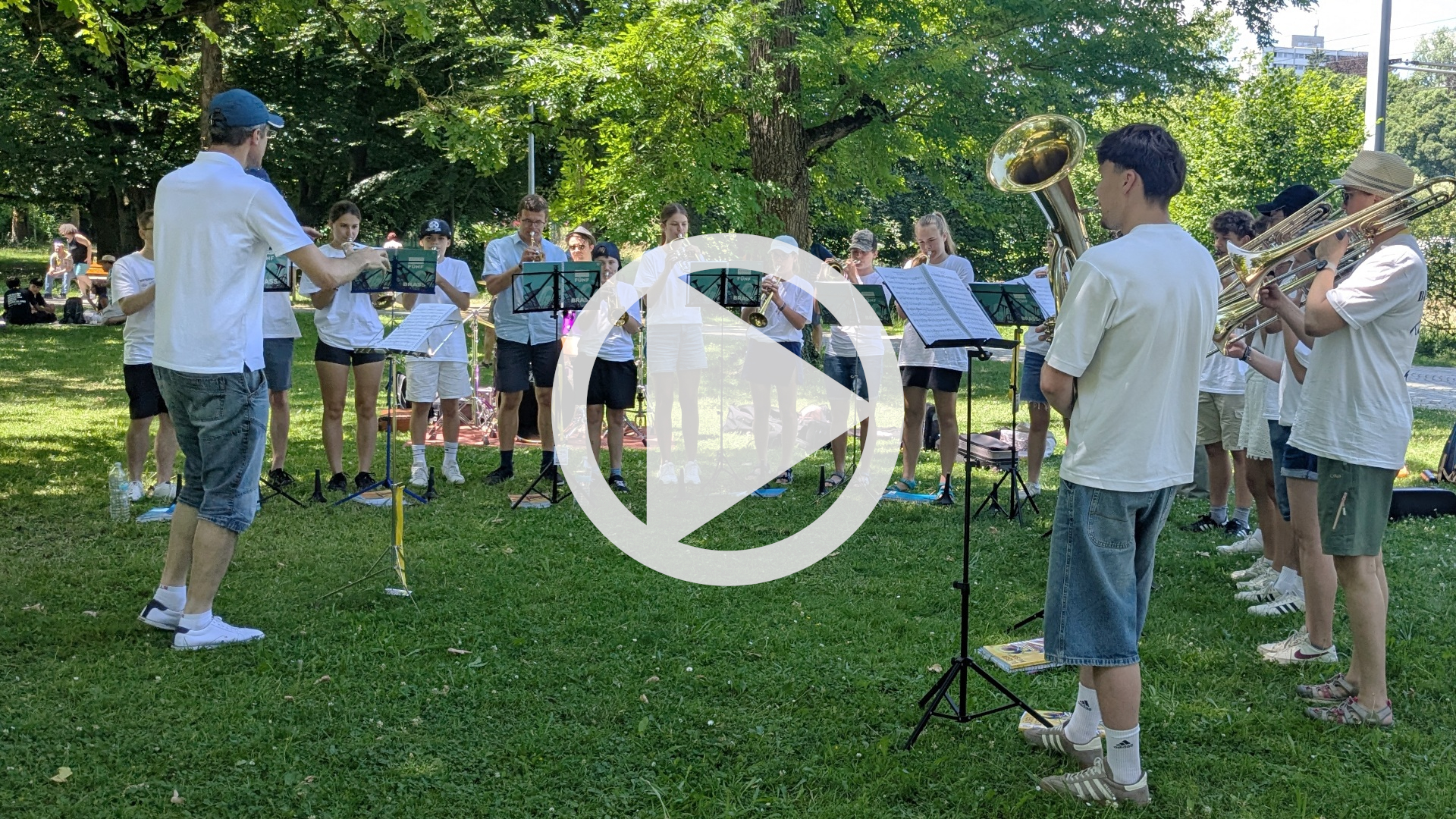 Auftritt beim 50. Landesposaunentag in Ulm: Aufführung von „Mutig komm ich vor den Thron“ unter Leitung von Ralph Lange. Klick führt zum Video auf YouTube (in neuem Browser-Tab).